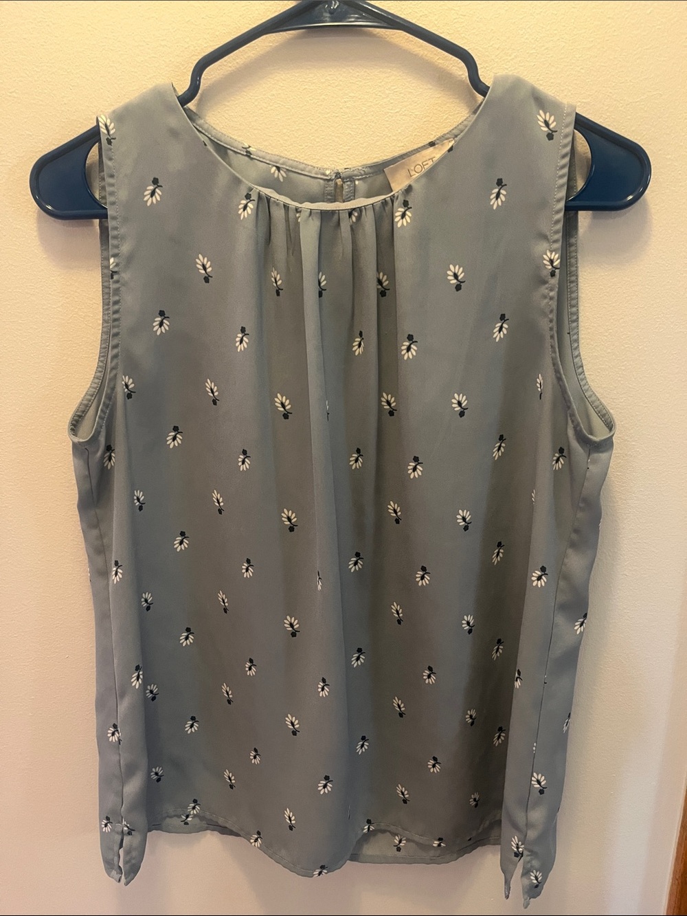 Lot of 2 Loft blouses-  White Floral Ruffle Sleeve and Blue Sleeveless - Picture 3 of 6